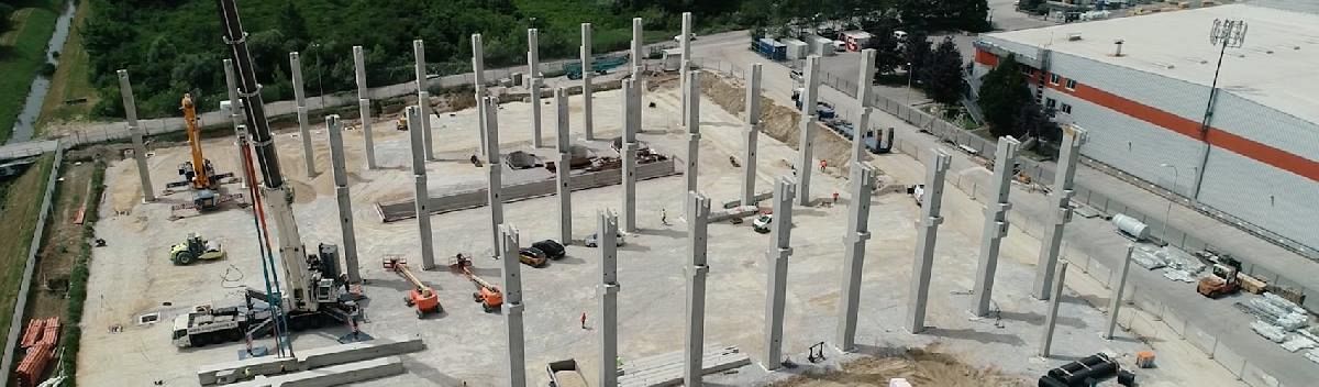 Stupovi betonske montažne hale
